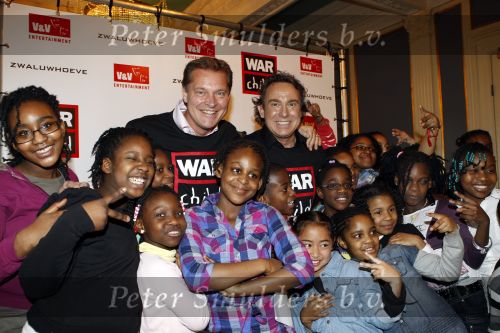 Amsterdam 12 januari 2011
Marco Borsato en Albert Verlinden kondigen smaenwerking aan over kindermusical TBV War Child.
Peter Smulders bv