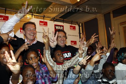 Amsterdam 12 januari 2011
Marco Borsato en Albert Verlinden kondigen smaenwerking aan over kindermusical TBV War Child.
Peter Smulders bv