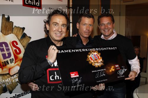 Amsterdam 12 januari 2011
Marco Borsato en Albert Verlinden kondigen samenwerking aan over kindermusical TBV War Child.Harald v Panhuis van de zwaluwhoeve is de sponsor
Peter Smulders bv