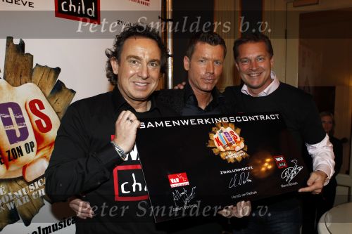 Amsterdam 12 januari 2011
Marco Borsato en Albert Verlinden kondigen samenwerking aan over kindermusical TBV War Child.Harald v Panhuis van de zwaluwhoeve is de sponsor
Peter Smulders bv