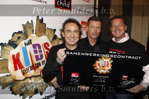 Amsterdam 12 januari 2011
Marco Borsato en Albert Verlinden kondigen samenwerking aan over kindermusical TBV War Child.Harald v Panhuis van de zwaluwhoeve is de sponsor
Peter Smulders bv