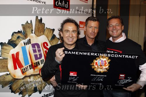 Amsterdam 12 januari 2011
Marco Borsato en Albert Verlinden kondigen samenwerking aan over kindermusical TBV War Child.Harald v Panhuis van de zwaluwhoeve is de sponsor
Peter Smulders bv