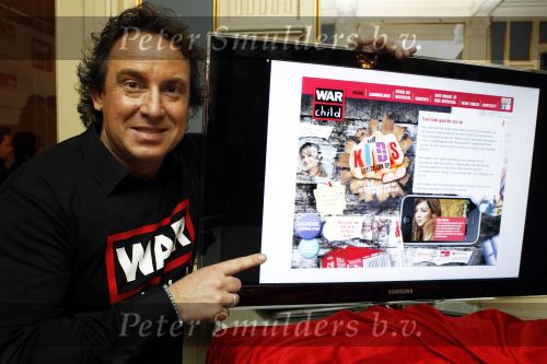 Amsterdam 12 januari 2011
Marco Borsato en Albert Verlinden kondigen smaenwerking aan over kindermusical TBV War Child.
Peter Smulders bv