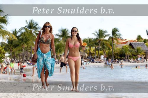 Curacao 24 december 2010
Melody en haar moeder Patricia Klaver samen op vakantie op Curacao.
Peter Smulders bv