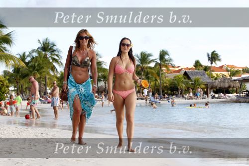 Curacao 24 december 2010
Melody en haar moeder Patricia Klaver samen op vakantie op Curacao.
Peter Smulders bv