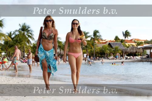Curacao 24 december 2010
Melody en haar moeder Patricia Klaver samen op vakantie op Curacao.
Peter Smulders bv