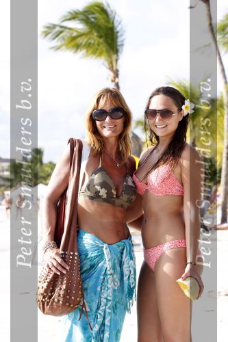 Curacao 24 december 2010
Melody en haar moeder Patricia Klaver samen op vakantie op Curacao.
Peter Smulders bv