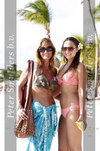 Curacao 24 december 2010
Melody en haar moeder Patricia Klaver samen op vakantie op Curacao.
Peter Smulders bv