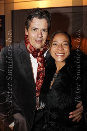 Amsterdam 2 november 2010
Premiere Holiday on ice bij de RAI en de zuidpool. Nurlaila Kareem met man
Peter Smulders bv