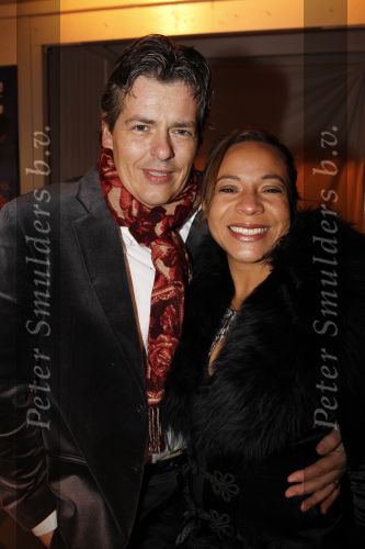 Amsterdam 2 november 2010
Premiere Holiday on ice bij de RAI en de zuidpool. Nurlaila Kareem met man
Peter Smulders bv