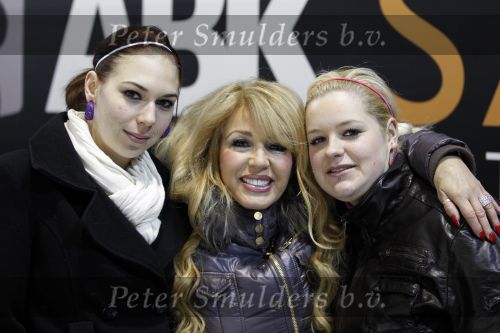 Amsterdam 4 januari 2011
Patty Brard en haar vriend Nicky v Dam schaatsend op de Jaap eden baan.
Peter Smulders bv