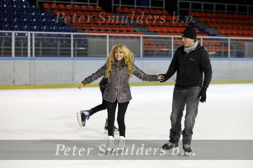 Amsterdam 4 januari 2011
Patty Brard en haar vriend Nicky v Dam schaatsend op de Jaap eden baan.
Peter Smulders bv