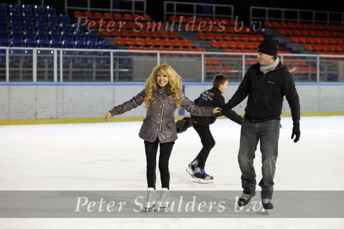 Amsterdam 4 januari 2011
Patty Brard en haar vriend Nicky v Dam schaatsend op de Jaap eden baan.
Peter Smulders bv
