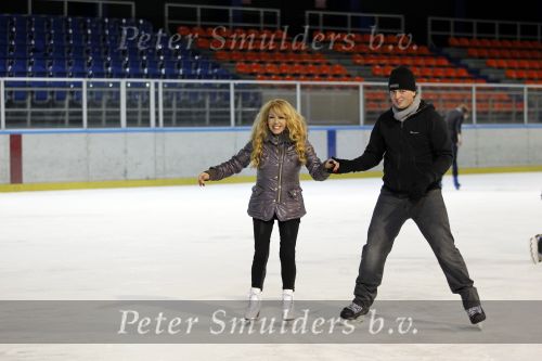 Amsterdam 4 januari 2011
Patty Brard en haar vriend Nicky v Dam schaatsend op de Jaap eden baan.
Peter Smulders bv