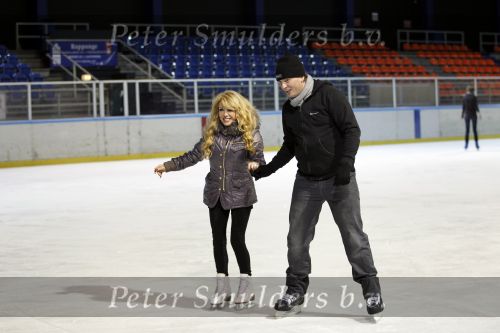 Amsterdam 4 januari 2011
Patty Brard en haar vriend Nicky v Dam schaatsend op de Jaap eden baan.
Peter Smulders bv