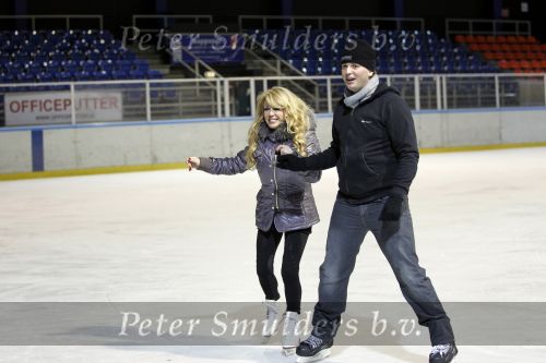 Amsterdam 4 januari 2011
Patty Brard en haar vriend Nicky v Dam schaatsend op de Jaap eden baan.
Peter Smulders bv
