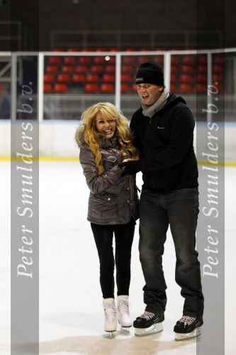 Amsterdam 4 januari 2011
Patty Brard en haar vriend Nicky v Dam schaatsend op de Jaap eden baan.
Peter Smulders bv