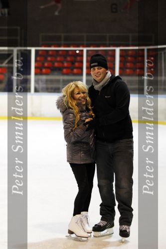 Amsterdam 4 januari 2011
Patty Brard en haar vriend Nicky v Dam schaatsend op de Jaap eden baan.
Peter Smulders bv