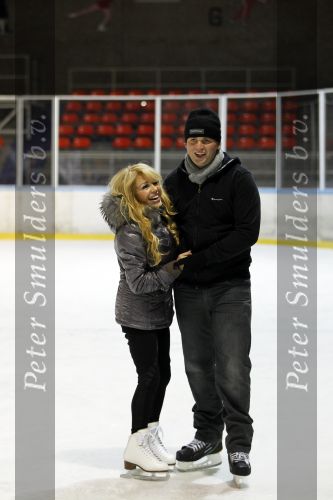 Amsterdam 4 januari 2011
Patty Brard en haar vriend Nicky v Dam schaatsend op de Jaap eden baan.
Peter Smulders bv