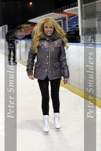 Amsterdam 4 januari 2011
Patty Brard en haar vriend Nicky v Dam schaatsend op de Jaap eden baan.
Peter Smulders bv