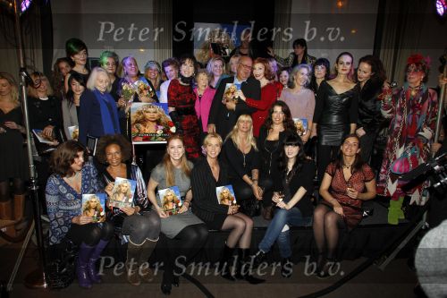 Amsterdam 15 december 2010
Presentatie boek Patricia Steur in het college hotel. Patricia met moeder en zus
Peter Smulders bv