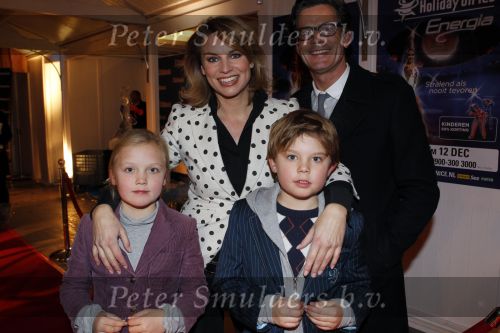Amsterdam 2 november 2010
Premiere Holiday on ice bij de RAI en de zuidpool. Pernille la Lau met kinderen
Peter Smulders bv