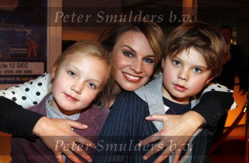 Amsterdam 2 november 2010
Premiere Holiday on ice bij de RAI en de zuidpool. Pernille la Lau met kinderen
Peter Smulders bv