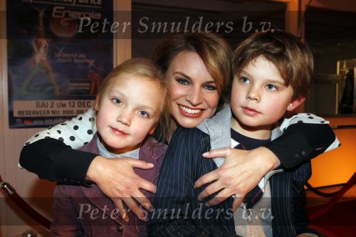 Amsterdam 2 november 2010
Premiere Holiday on ice bij de RAI en de zuidpool. Pernille la Lau met kinderen
Peter Smulders bv