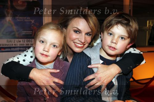 Amsterdam 2 november 2010
Premiere Holiday on ice bij de RAI en de zuidpool. Pernille la Lau met kinderen
Peter Smulders bv