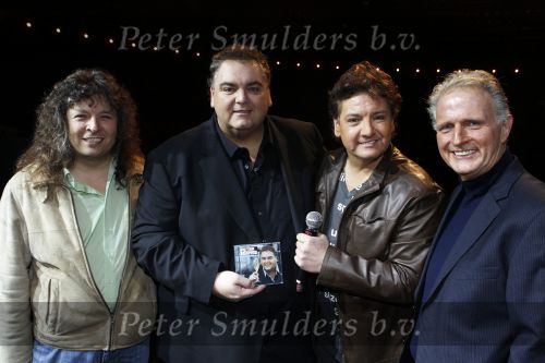 Amsterdam 8 december 2010
Peter Beense 25 jaar artiest . Hij viert dat met een concert in Carre. Rene Froger Emile Hartkamp en ...
Peter Smulders bv