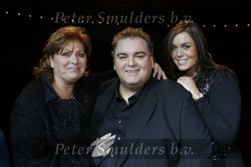 Amsterdam 8 december 2010
Peter Beense 25 jaar artiest . Hij viert dat met een concert in Carre. Peter met zijn vrouw en dochter
Peter Smulders bv