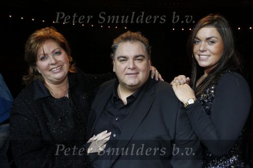 Amsterdam 8 december 2010
Peter Beense 25 jaar artiest . Hij viert dat met een concert in Carre. Peter met zijn vrouw en dochter
Peter Smulders bv