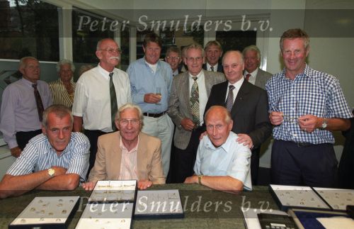 15 September 1999
Peter Post samen met een aantal oud wielrenners te gast bij coster Diamonds in Amsterdam
Foto Peter Smulders BV