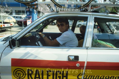 27 Juni 1983Peter Post als ploegleider van de TI Raleigh wielerploeg in de Tour de France van 1983
Foto Peter Smulders BV