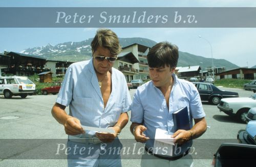 27 Juni 1983Peter Post als ploegleider van de TI Raleigh wielerploeg in de Tour de France van 1983 hier samen met Peter Bonthuis
Foto Peter Smulders BV