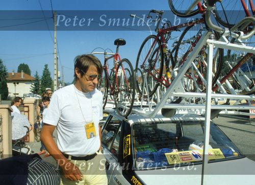 27 Juni 1983Peter Post als ploegleider van de TI Raleigh wielerploeg in de Tour de France van 1983
Foto Peter Smulders BV