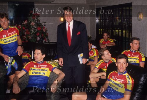 Den Bosch, 28 Januari 1992
Peter Post als ploegleider bij de Panasonic wielerploeg tijdens de voorstelling aan de pers.
Foto Peter Smulders BV