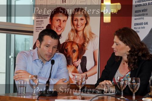 Hoofddorp 7 december 2010
Presentatie Helden en bekend maken van samenwerking met Sanoma uitgevers. Dick Molman ... Frits en Barbara Barend zwanger. Pieter Vink met vrouw
Peter Smulders bv