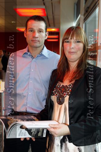 Hoofddorp 7 december 2010
Presentatie Helden en bekend maken van samenwerking met Sanoma uitgevers. Dick Molman ... Frits en Barbara Barend zwanger. Pieter Vink met vrouw
Peter Smulders bv