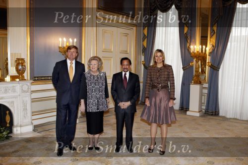 Den Haag 13 januari 2011
Koningin Beatrix Prins Willem Alexander en prinses Maxima ontvangen de sultan van Brunei op paleis Noordeinde.
Peter Smulders bv