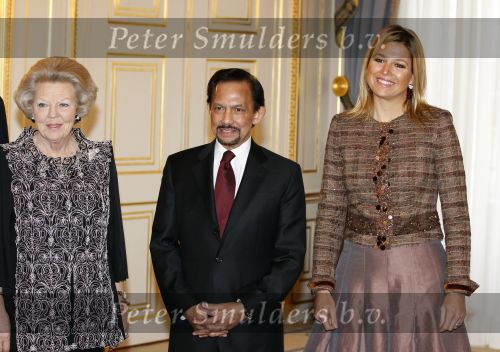 Den Haag 13 januari 2011
Koningin Beatrix Prins Willem Alexander en prinses Maxima ontvangen de sultan van Brunei op paleis Noordeinde.
Peter Smulders bv