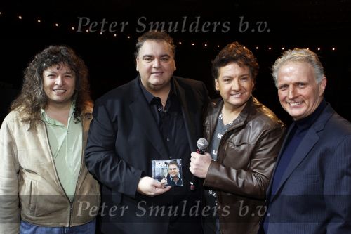 Amsterdam 8 december 2010
Peter Beense 25 jaar artiest . Hij viert dat met een concert in Carre. Rene Froger Emile Hartkamp en ...
Peter Smulders bv