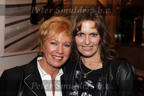 Amsterdam 6 januari 2011
Premiere Volendam in het nieuwe de la mar. Ria Valk met dochter
Peter Smulders bv