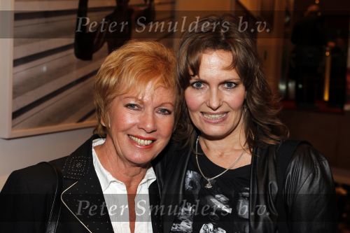Amsterdam 6 januari 2011
Premiere Volendam in het nieuwe de la mar. Ria Valk met dochter
Peter Smulders bv