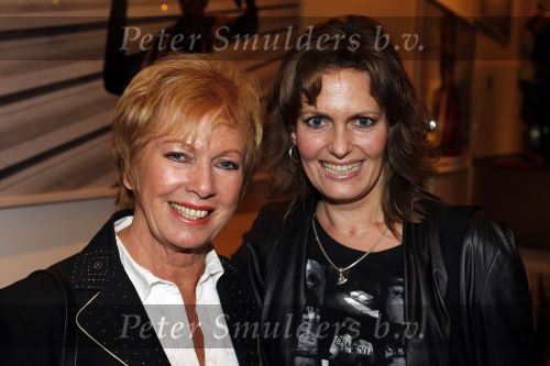 Amsterdam 6 januari 2011
Premiere Volendam in het nieuwe de la mar. Ria Valk met dochter
Peter Smulders bv