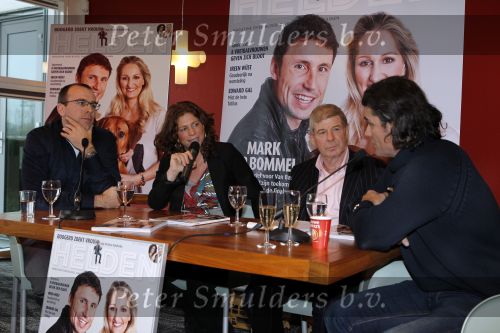 Hoofddorp 7 december 2010
Presentatie Helden en bekend maken van samenwerking met Sanoma uitgevers. Dick Molman ... Frits en Barbara Barend zwanger. Ron Bertelink
Peter Smulders bv