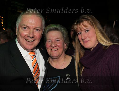 Utrecht, 7 December 2010
Kerstborrel van Princess
Ronnie Tober met Sjoukje Dijkstra en dochter
Foto Peter Smulders BV