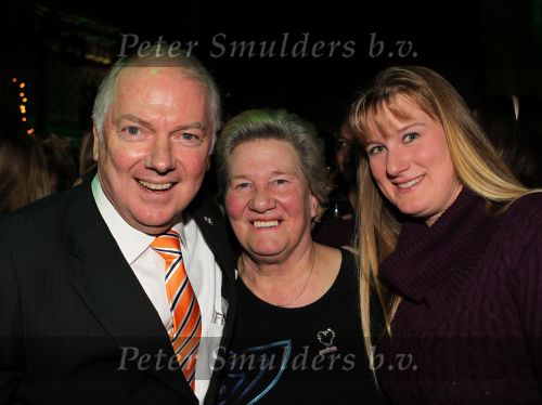 Utrecht, 7 December 2010
Kerstborrel van Princess
Ronnie Tober met Sjoukje Dijkstra en dochter
Foto Peter Smulders BV