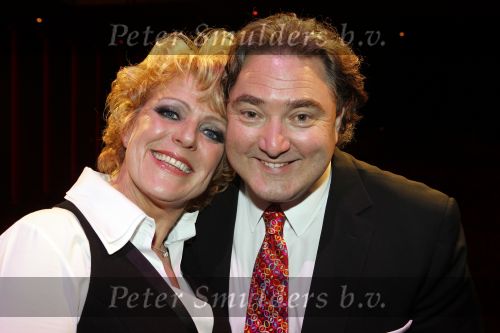 Amsterdam 6 december 2010
Premiere Simone Kleinsma in het nieuwe de la mar theater. Simone met Erwin v Lambaart
Peter Smulders bv