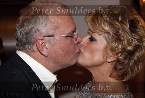 Amsterdam 6 december 2010
Premiere Simone Kleinsma in het nieuwe de la mar theater. Simone Kleinsma met broer
Peter Smulders bv